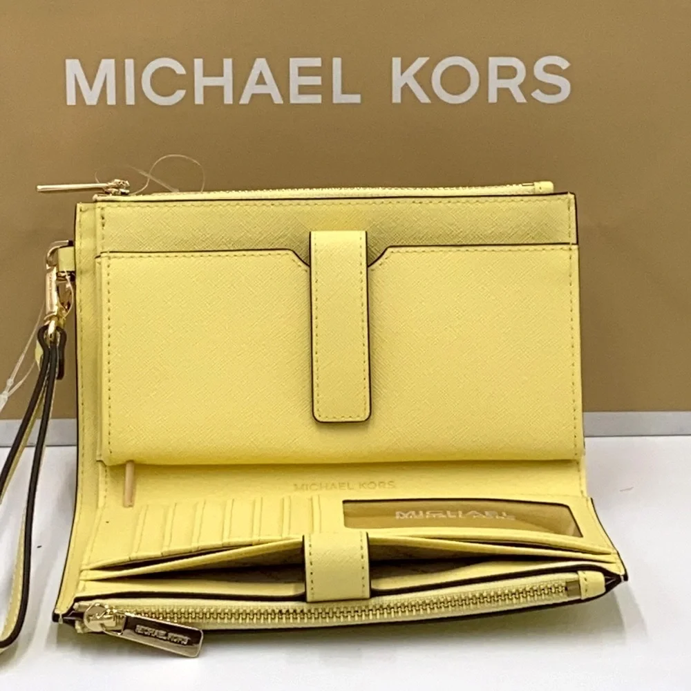 MICHAEL KORS LARGE DOUBLE ZIP WRISTLET BUTTERCUP